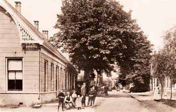 Het oude gemeentehuis van Losse omstreeks 1910