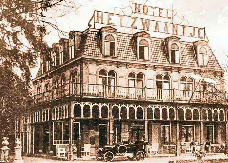 Hotel ‘Het Zwaantje’ in De Lutte omstreeks 1910