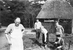 Bernard Rolink: de kok daarachter: Cor Berends, Wil Boot helemaal rechts:Cor Boot, 1959