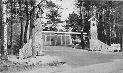 Poort, door de gemeente aangeboden ± 1965
