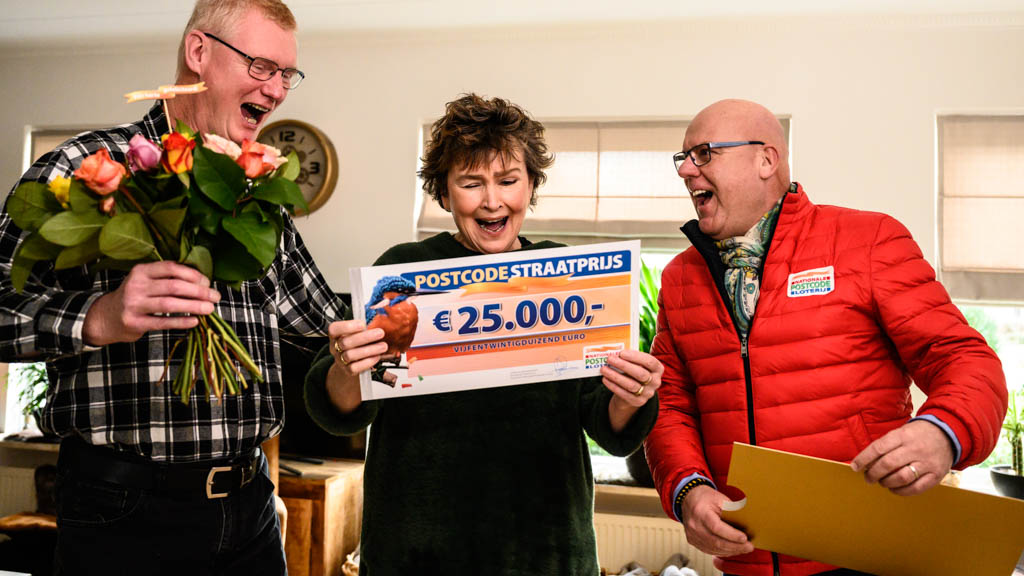 Inwoners Smalmaatstraat Losser winnen 275.000 euro bij Postcode Loterij 