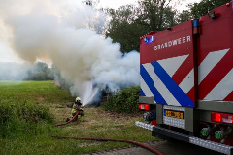 grensweg_brand_jul24_strobalen_spuiten