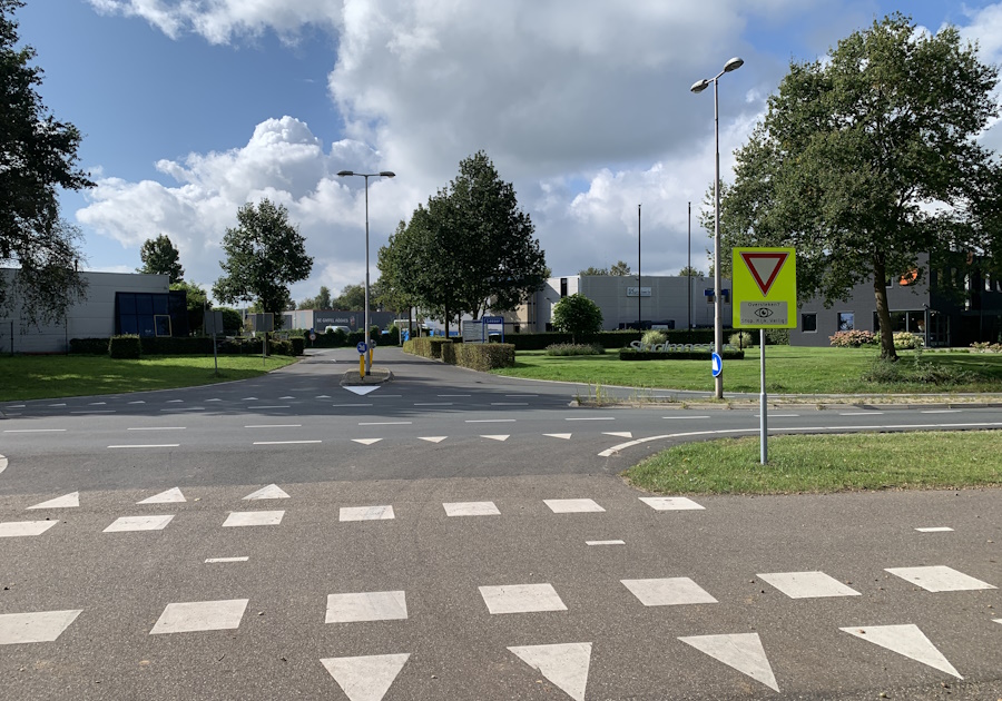 Lagapad_oversteek_bord_Industriestraat