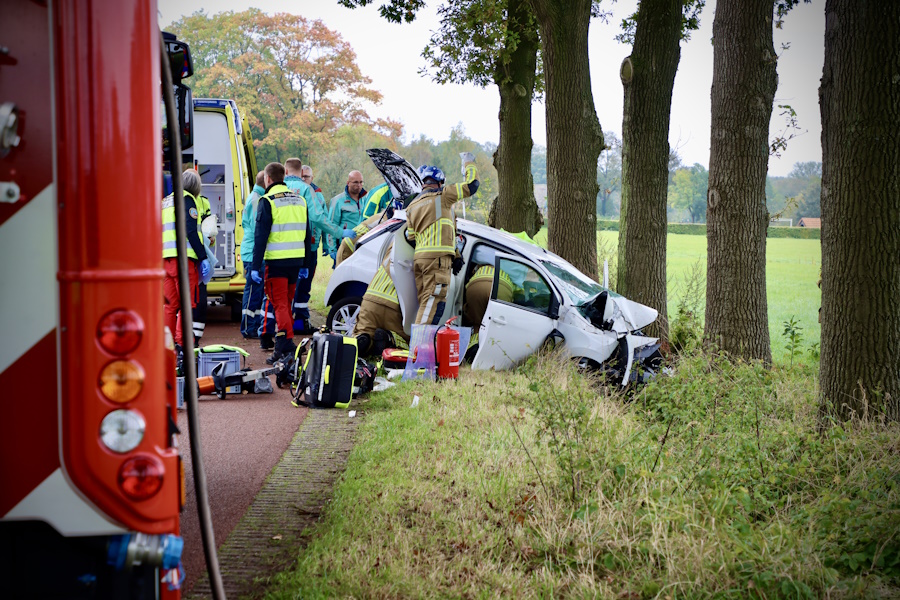 Beuningen_aanrijding_24okt14_hulp