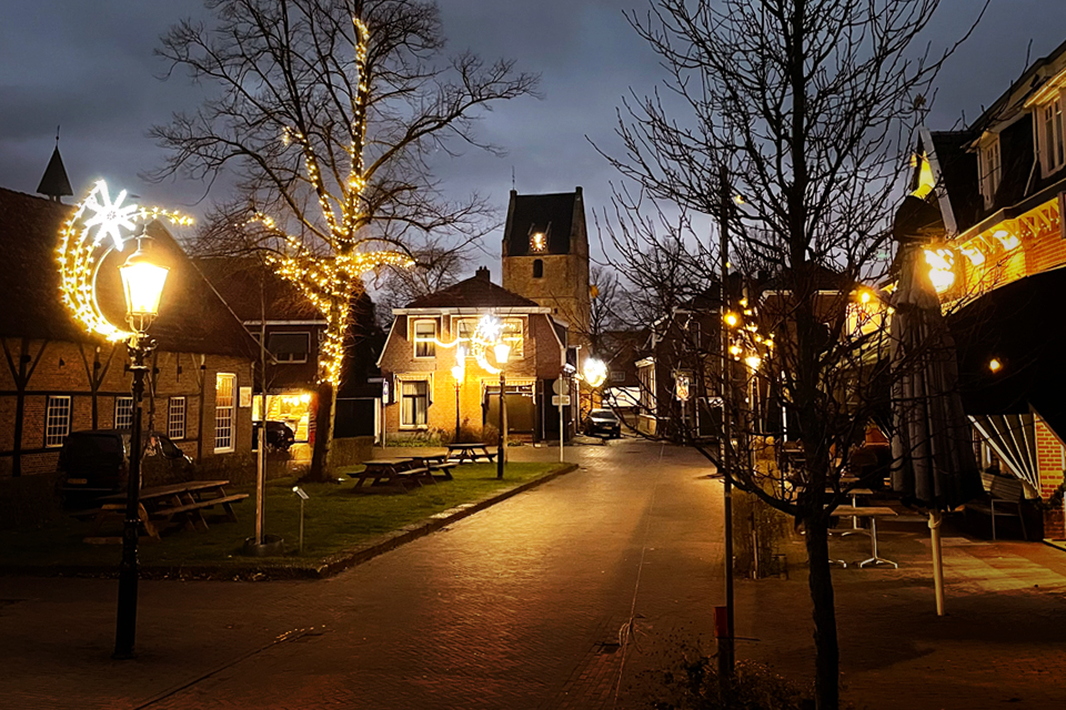 Centrum Losser in kerstsfeer - Teylersplein met winterverlichting
