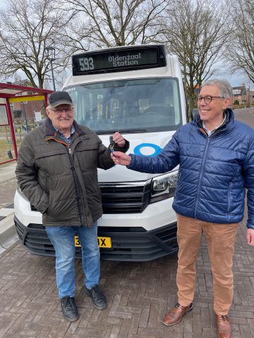 Buurtbus De Lutte Gerrit Brilhuis neemt afscheid