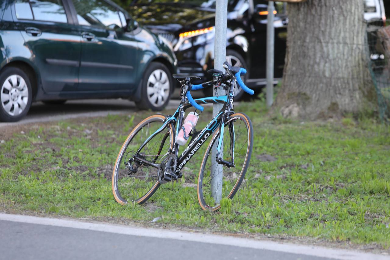 Wielrenner gewond bij aanrijding met auto in De Lutte