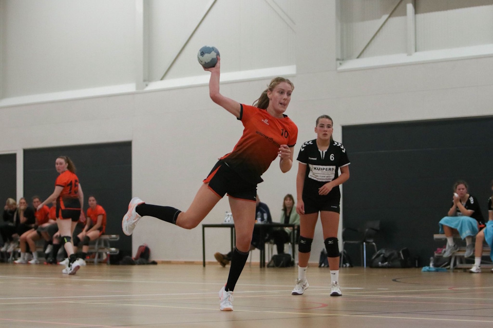 Combinatie ’64 dames 1 boekt knappe thuisoverwinning op Stormvogels