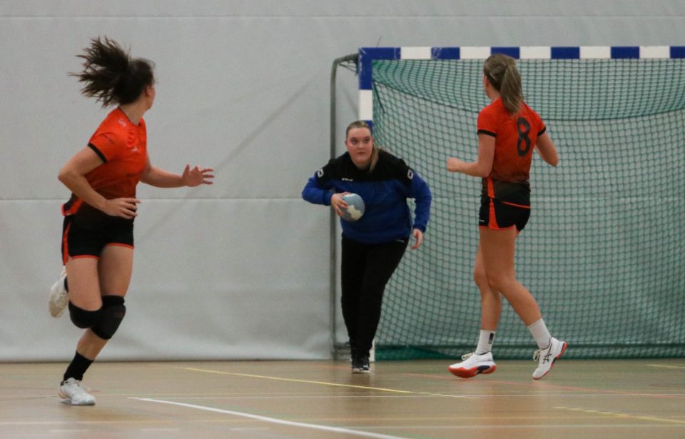 Combinatie’64 Dames 1 wint overtuigend van W.H.C. DS2