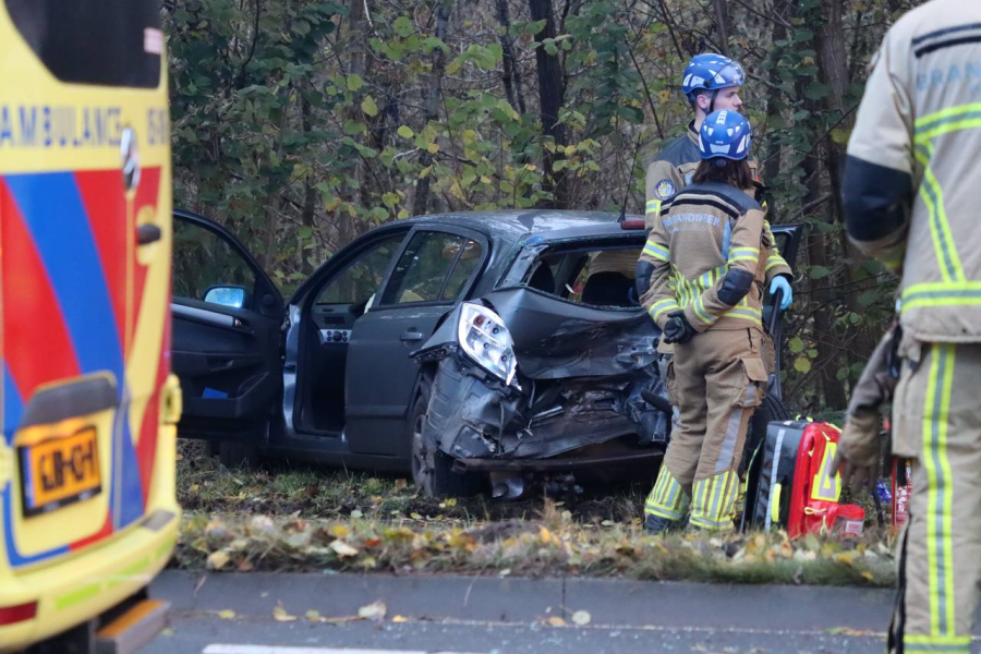 Ernstige aanrijding op Oldenzaalsestraat; weg volledig afgesloten