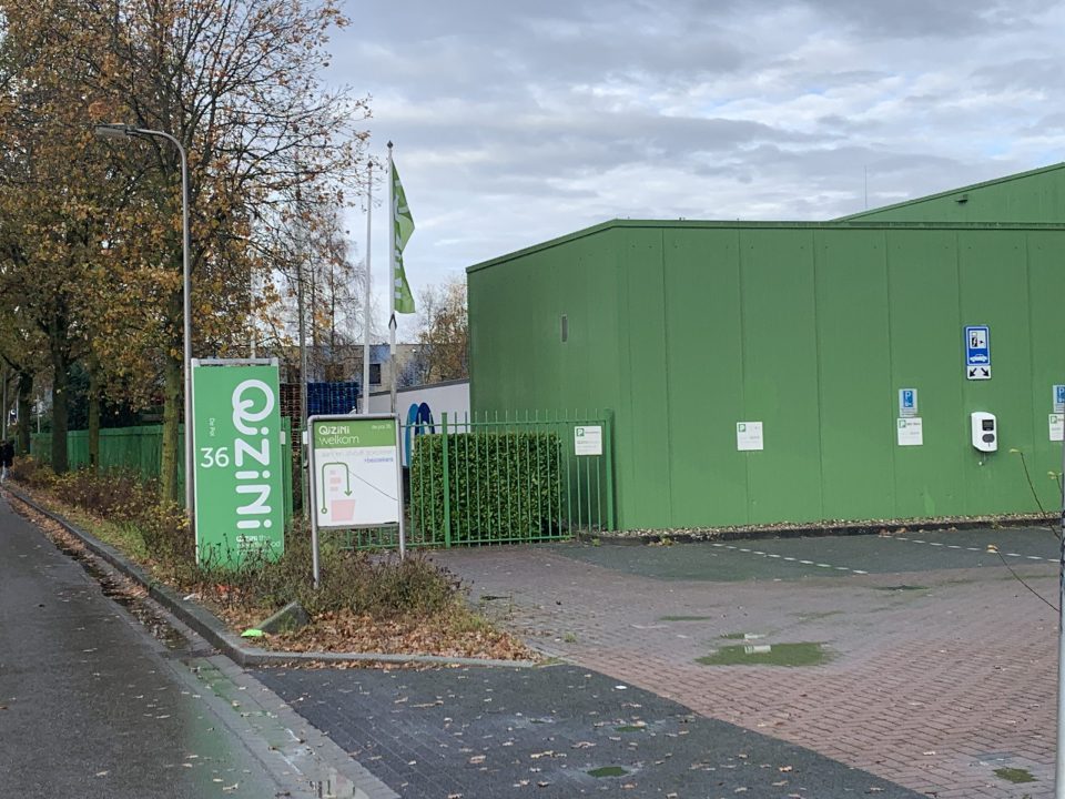 Honderd medewerkers op straat door sluiting Qizini in maart 2026