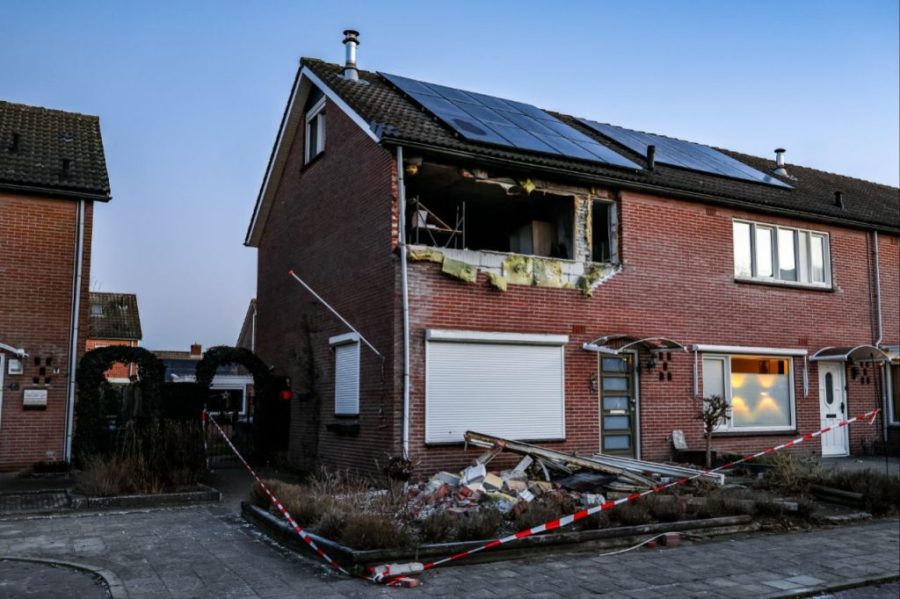 Ravage zichtbaar bij daglicht na explosies bij woning Willibrordlaan