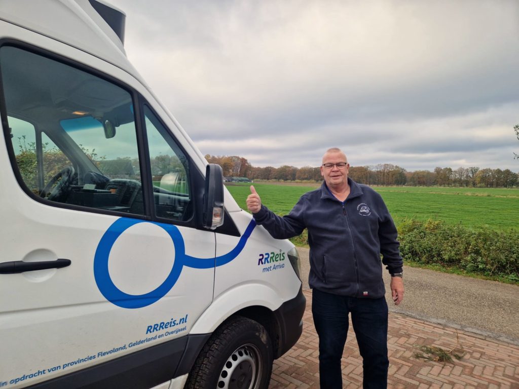 Rob rijdt met plezier iedereen naar school, de supermarkt of de visboer