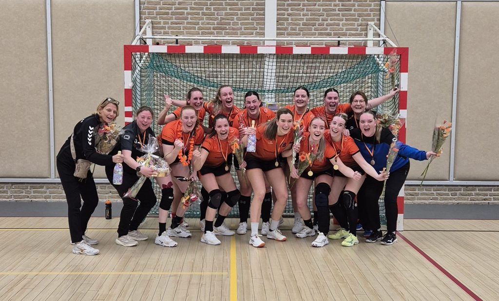Dames 1 handbalvereniging Combinatie ’64 kampioen