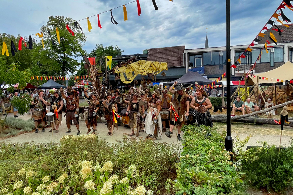 Bruegheliaans Festijn 2026 - Optreden u'MTATA op de Brink in Losser