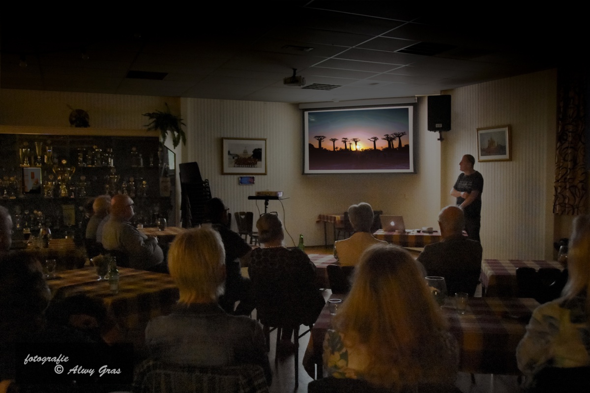 Geslaagde lezing Ruud van der Bliek bij Fotocollectief Dinkelshoot