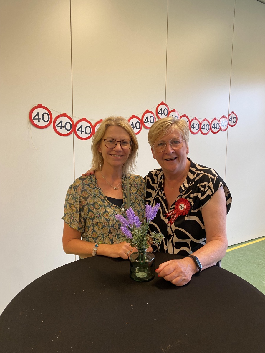 Elise Strijkveen-Heijdens en Marian Ter Laak-Oude Egbrink.