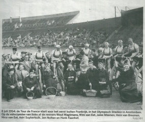 De Losser Böggelrieders & Daansers bij de start van de Tour in 1954.