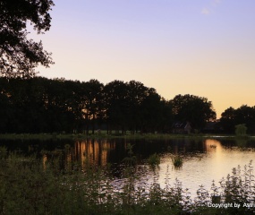 Avondrood over de overstroomde Dinkel - Astrid Velthuis