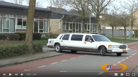 Video: Burgemeester brengt Naomi naar de stembus