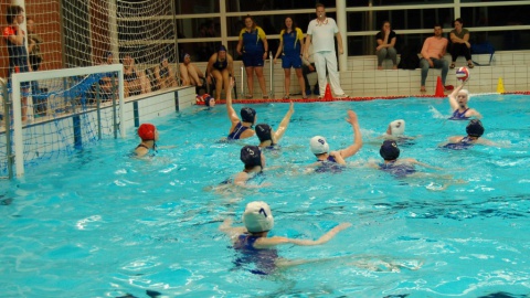 Waterpolo Dames winnen van OZ&PC 2