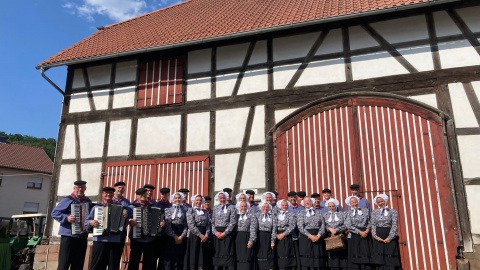 Losser Böggelrieders en Daansers schitteren op Schlitzerländer Trachtenfest