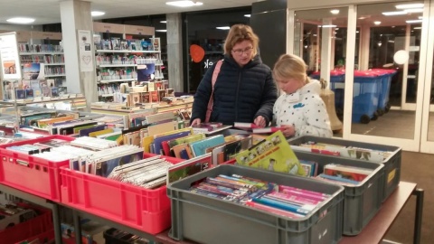 Boekverkoop in de Bibliotheek in ’t Lossers hoes