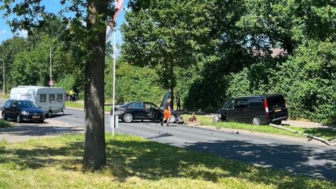 Aanrijding met caravan en drie auto’s op de Broekhoekweg (update)