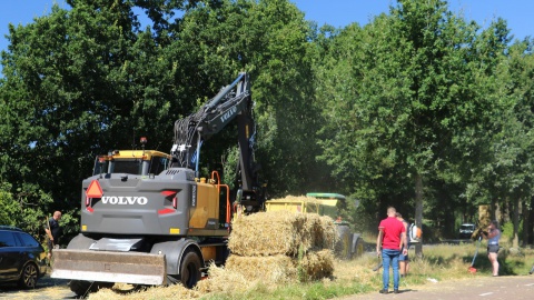 Lading stro op de Broekhoekweg