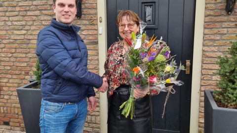 CDA Losser zet lokale helden in het zonnetje met Valentijnsboeket