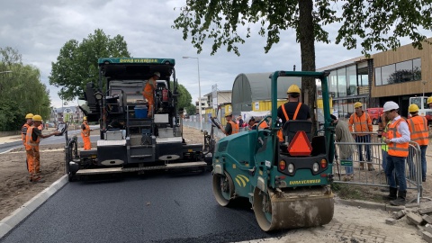 Innovatief asfalt op rotonde Gronausestraat-Langenkamp