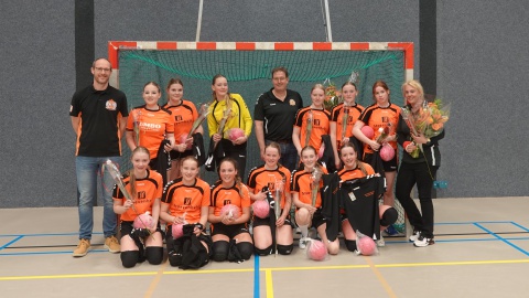 Dames C1 van handbalvereniging Combinatie ‘64 kampioen