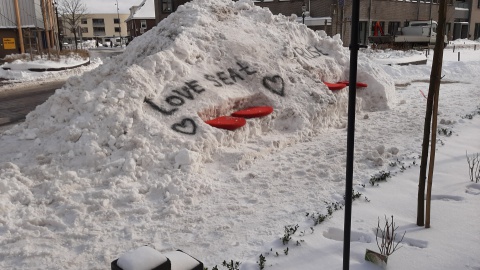 Corona en sneeuw maakt mensen creatief