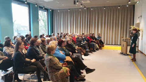 100 jaar vrouwenkiesrecht: vrouwen op bezoek in Losser