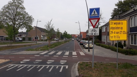 Rode asfalt fietsstroken Gronausestraat vervangen