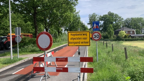 Hogeboekelweg nu fietsstraat met rode coating