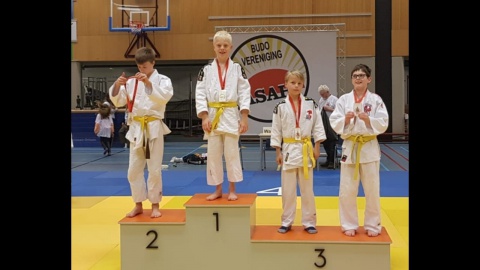 Daan goud en Mischa zilver op het Bartje judotoernooi in Assen