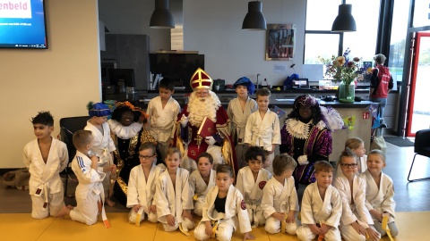 Sint bezoekt judoka's