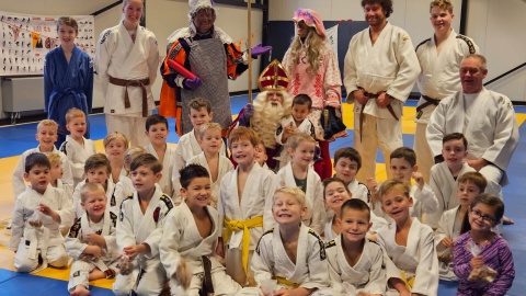 Sint bezoekt judoka's