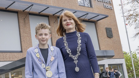 Officiële installatie kinderburgemeester en kindergemeenteraad Losser