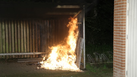 Brandweer blust brand bij klootschietvereniging Kolkersveld