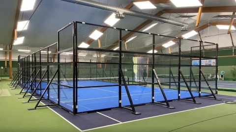 Tijdelijke padelbanen in tennishal De Lage Esch