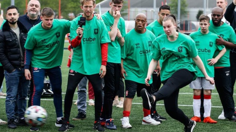 Bewoners De Twentse Zorgcentra stomen FC Twente-Vrouwen klaar voor Champions League