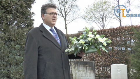 Video: toch nog bloemen voor John Ingram