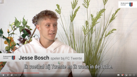 FC-Twentevoetballer Jesse Bosch in gesprek met de burgemeester