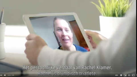 Burgemeester Cia Kroon in gesprek met Rachel Klamer