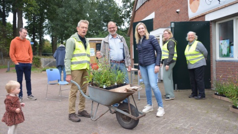 Buren maken hun straat groener