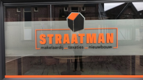 Makelaar Oscar Straatman viert 15-jarig bestaan met nieuw onderkomen