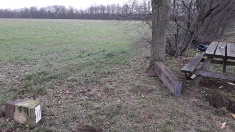 Vandalisme bij bankje kruising Grensweg Beerninksweg