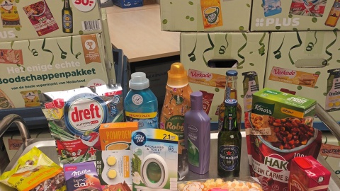 PLUS boodschappen voor de Voedselbank